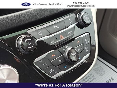 Used 2018 Chrysler Pacifica Touring Plus w/ Tire & Wheel Group image 15