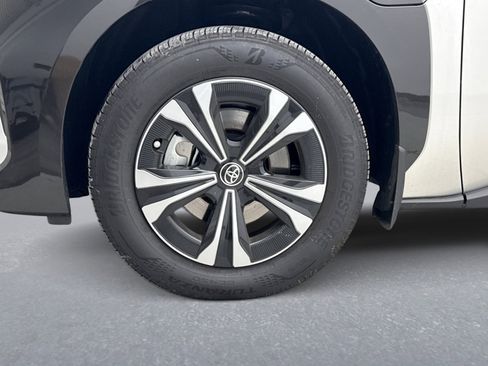 Used 2025 Toyota bZ4X AWD image 12