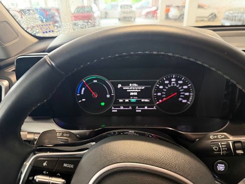 Certified 2022 Kia Sorento EX w/ Panoramic Sunroof Package AWD/4WD image 9