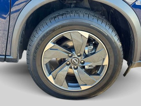 Certified 2025 Nissan Rogue SV AWD/4WD image 9
