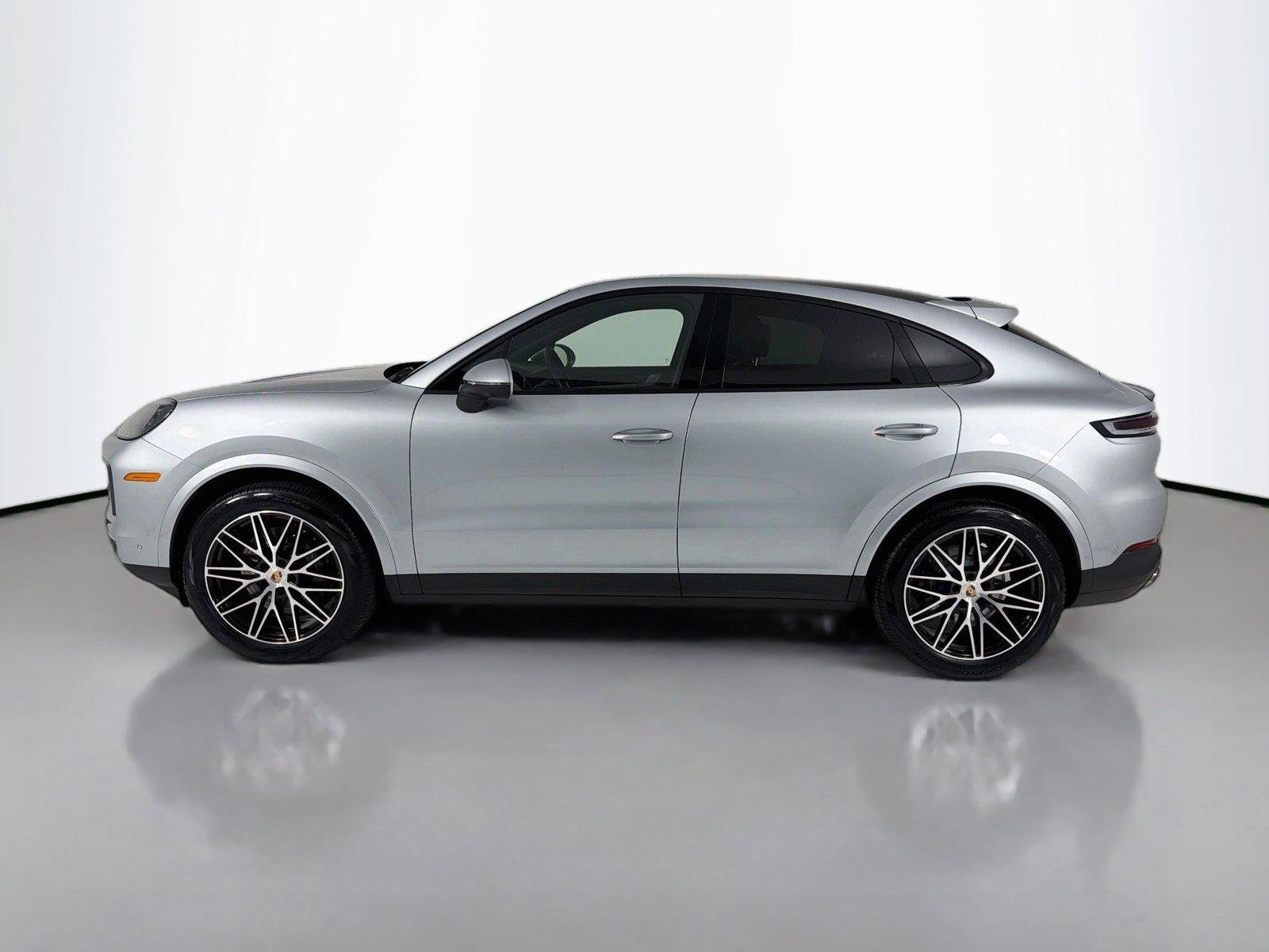 Used 2025 Porsche Cayenne Coupe AWD/4WD image 2