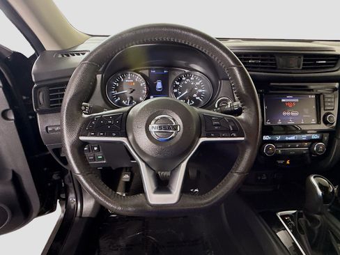Used 2020 Nissan Rogue SV FWD image 13