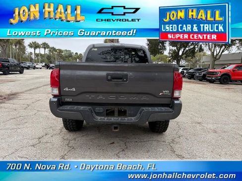 Used 2017 Toyota Tacoma TRD Off-Road w/ Premium & Technology Package image 10