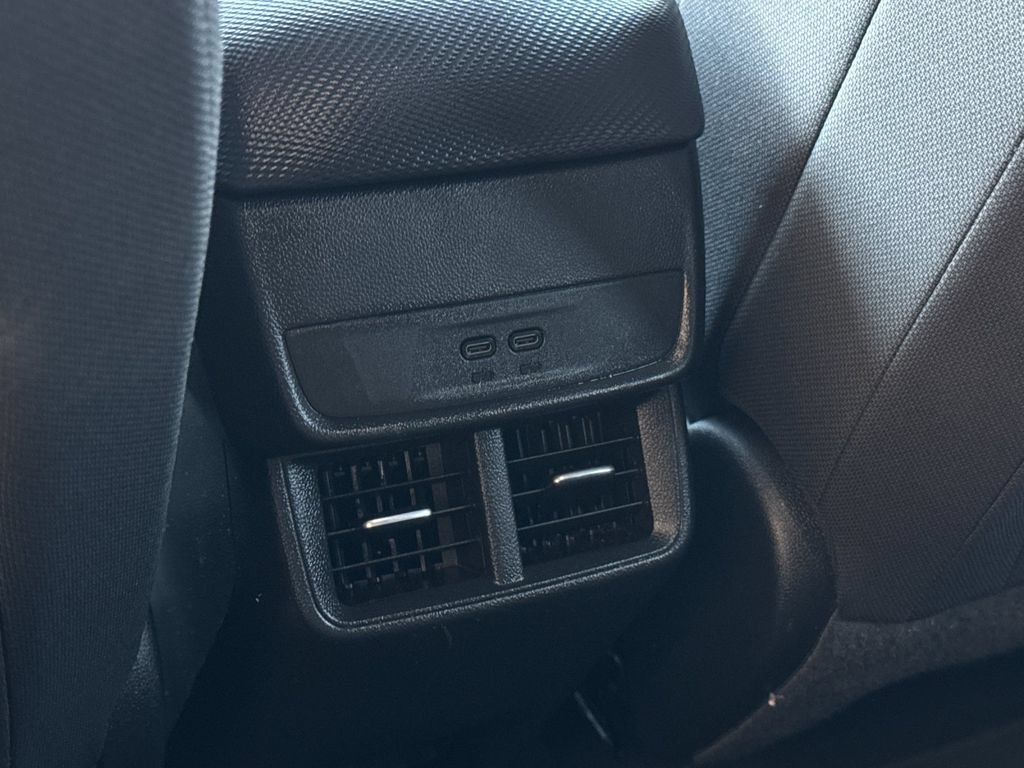 Used 2025 Chevrolet Equinox LT AWD/4WD image 13