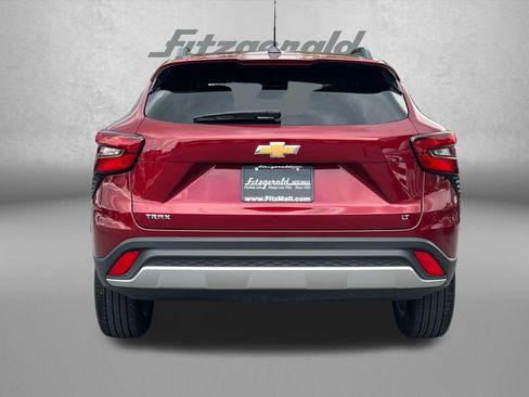 Used 2025 Chevrolet Trax LT w/ LT Convenience Package FWD image 7