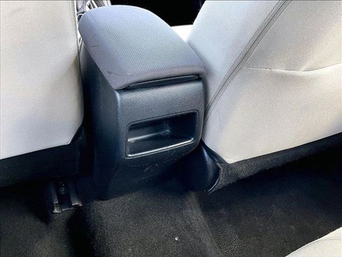 Used 2021 Toyota Corolla LE FWD image 22
