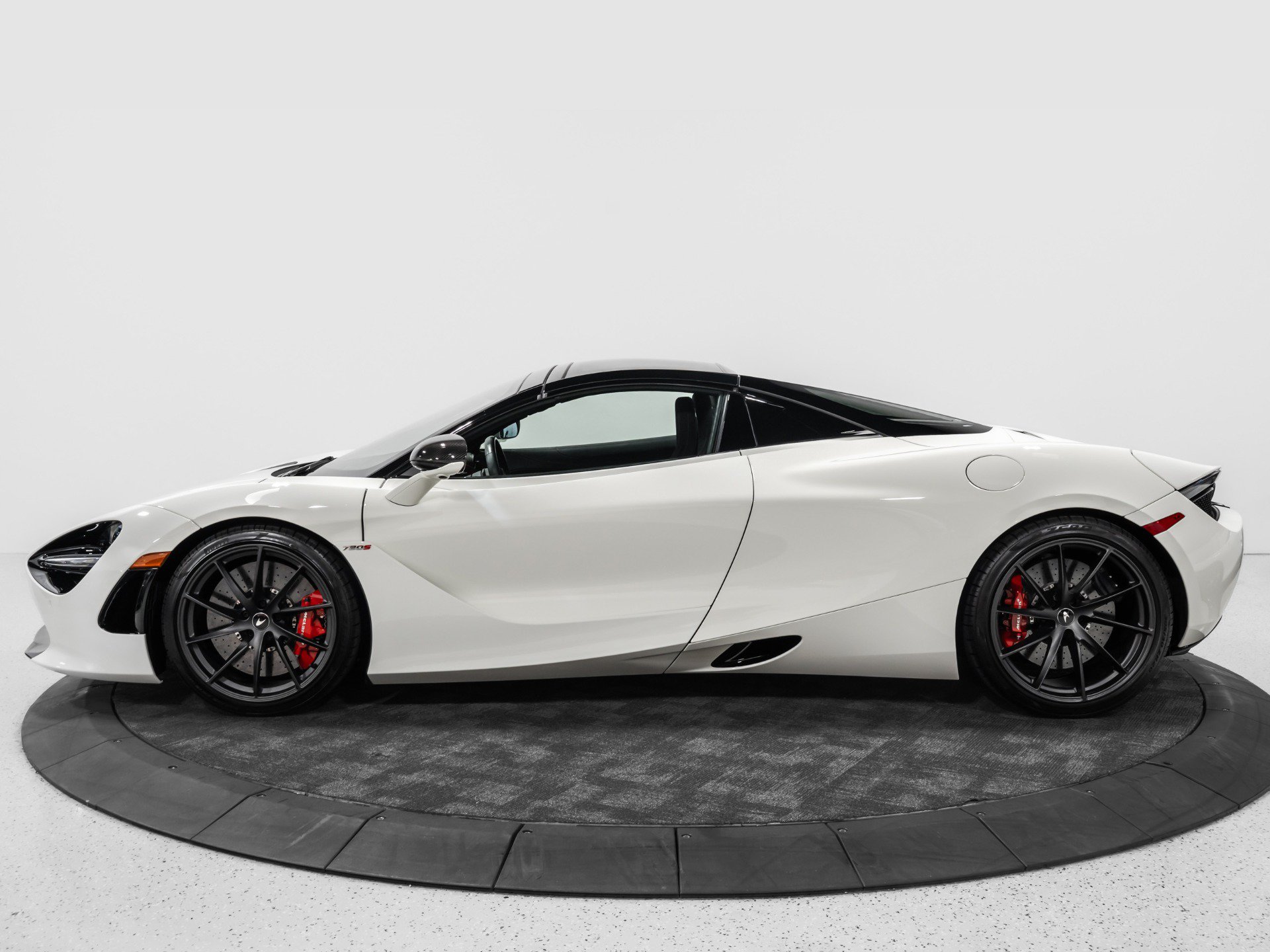 Used 2021 McLaren 720S Performance RWD image 18