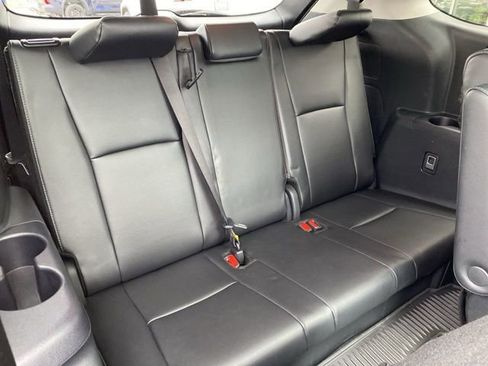 Used 2024 Toyota Highlander Platinum image 27