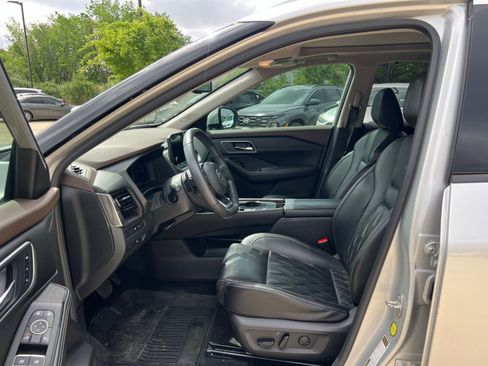 Used 2021 Nissan Rogue Platinum image 24