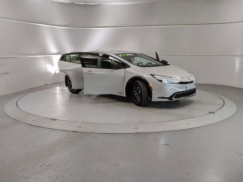 Used 2025 Toyota Prius XLE image 7