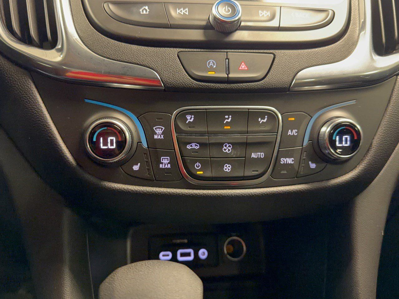 Used 2024 Chevrolet Equinox LT FWD image 22