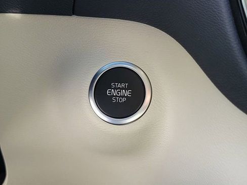 Used 2025 Volvo XC40 B5 Plus w/ Protection Package Premier image 34