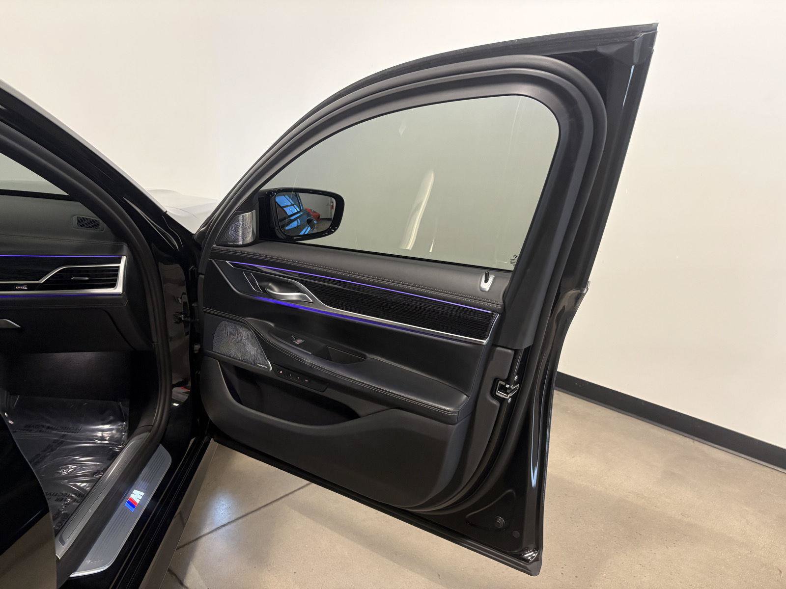Used 2022 BMW 750i xDrive w/ Executive Package AWD/4WD image 53