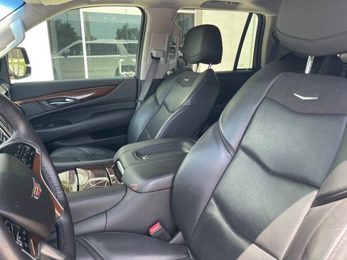 Used 2019 Cadillac Escalade Premium Luxury RWD image 21