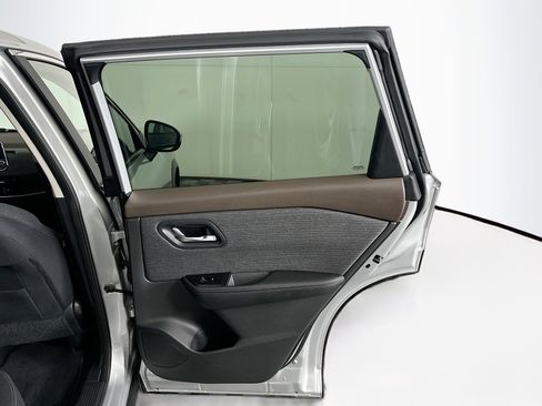 Used 2022 Nissan Rogue SV image 27