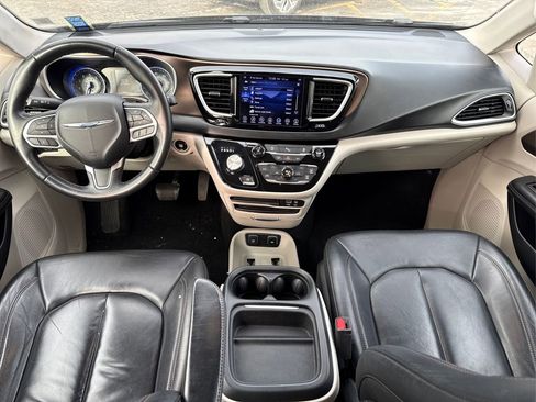 Used 2017 Chrysler Pacifica Touring-L image 21