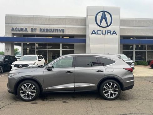 Used 2023 Acura MDX SH-AWD w/ Technology Package image 2