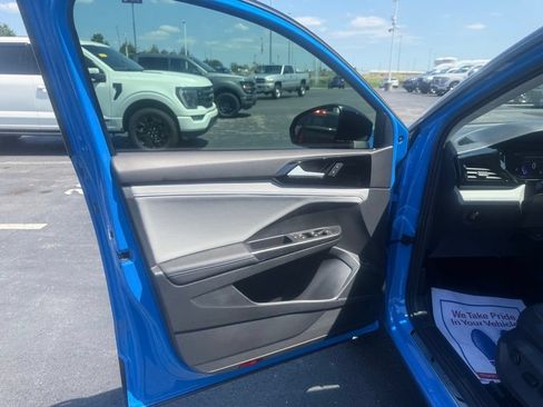 Used 2024 Volkswagen Taos SE AWD/4WD image 18