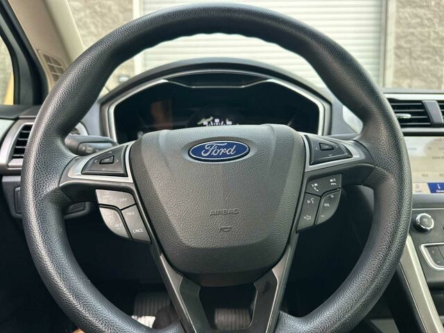 Used 2020 Ford Fusion SE FWD image 26