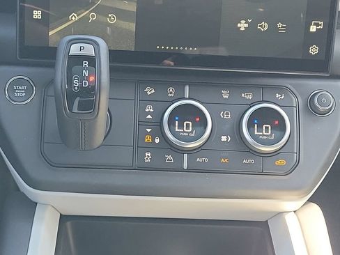 New 2026 Land Rover Defender 130 X-Dynamic SE AWD/4WD image 19