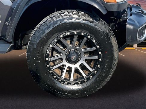 Used 2018 Jeep Wrangler Unlimited Sahara AWD/4WD image 8