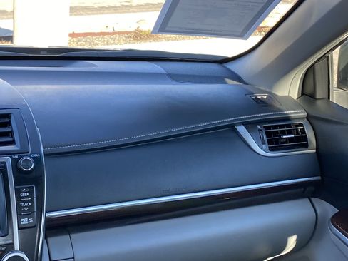 Used 2014 Toyota Camry L image 22