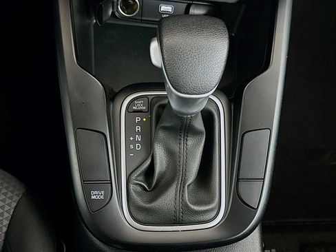 Used 2025 Kia Soul LX w/ LX Technology Package image 24