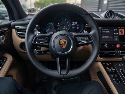 Used 2026 Porsche Macan AWD/4WD image 6