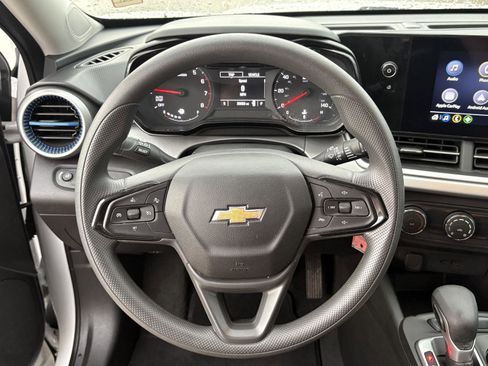 Used 2025 Chevrolet Trax LS FWD image 6