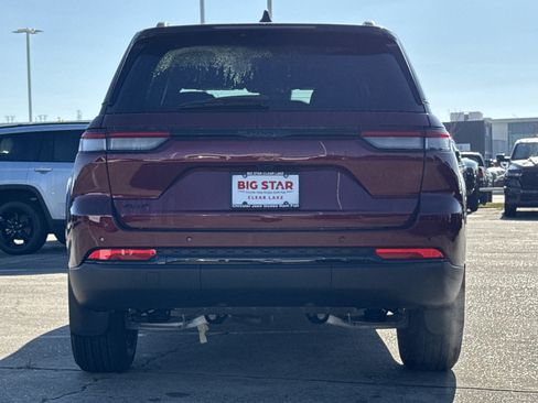 New 2025 Jeep Grand Cherokee Altitude image 10