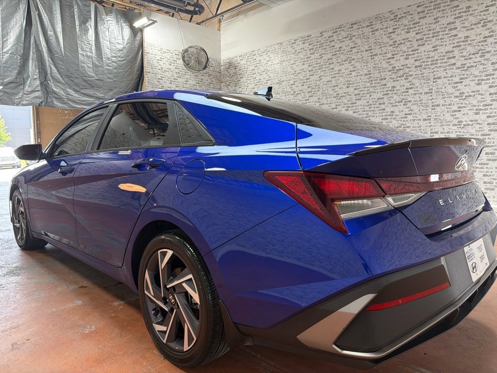 Certified 2025 Hyundai Elantra Sport FWD image 5