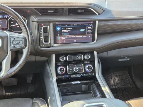 Used 2021 GMC Yukon XL Denali w/ Denali Premium Package AWD/4WD image 16