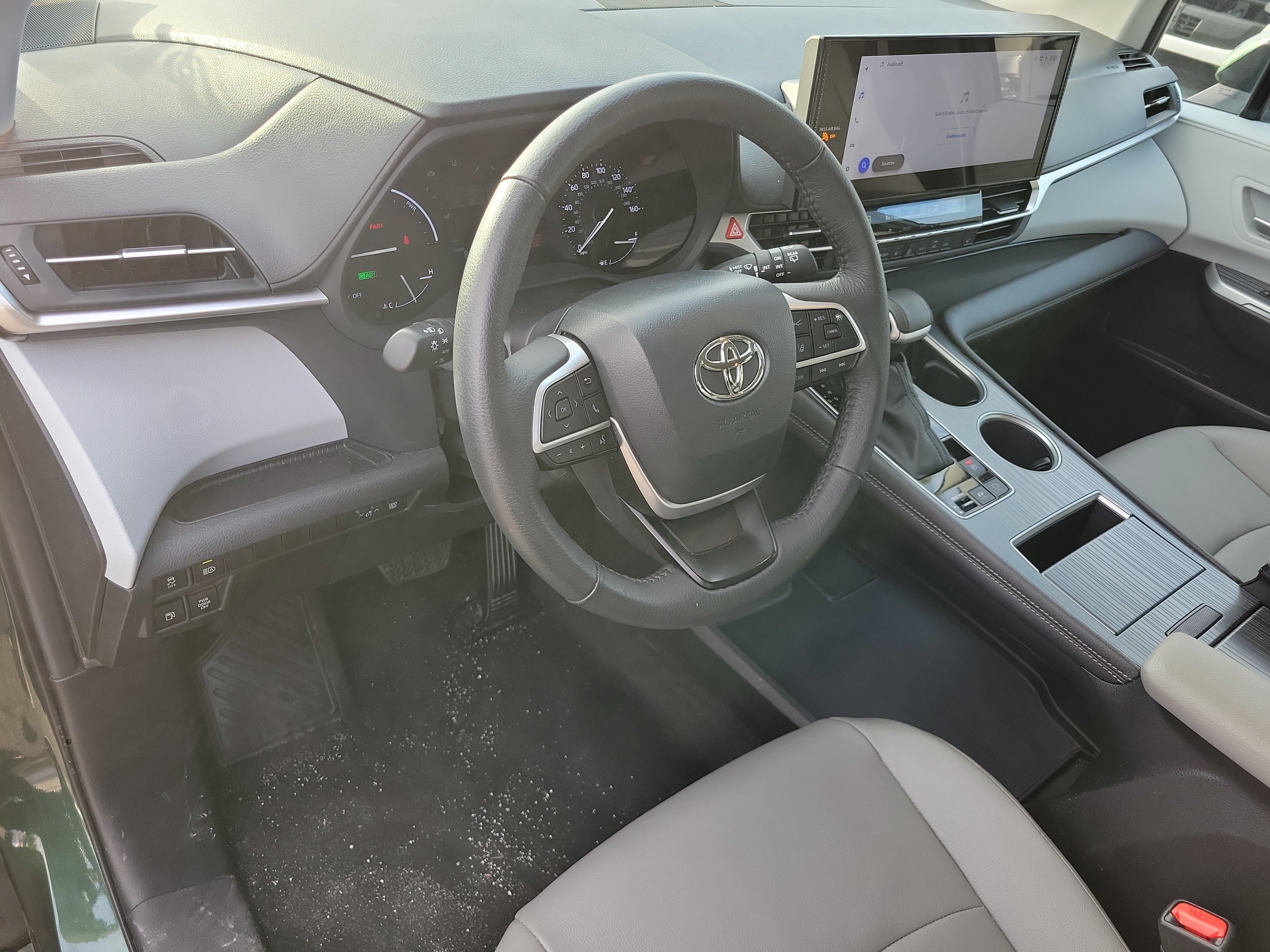 Used 2026 Toyota Sienna XLE FWD image 13