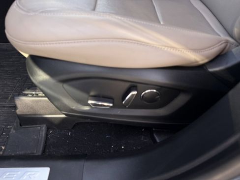 Used 2020 Ford Explorer Limited w/ Class III Trailer Tow Package image 11