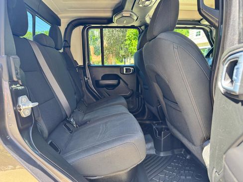 Used 2021 Jeep Gladiator Sport AWD/4WD image 20