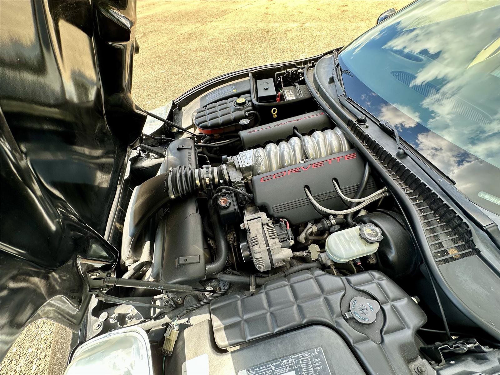 Used 1998 Chevrolet Corvette Coupe w/ Roof Pkg RWD image 19