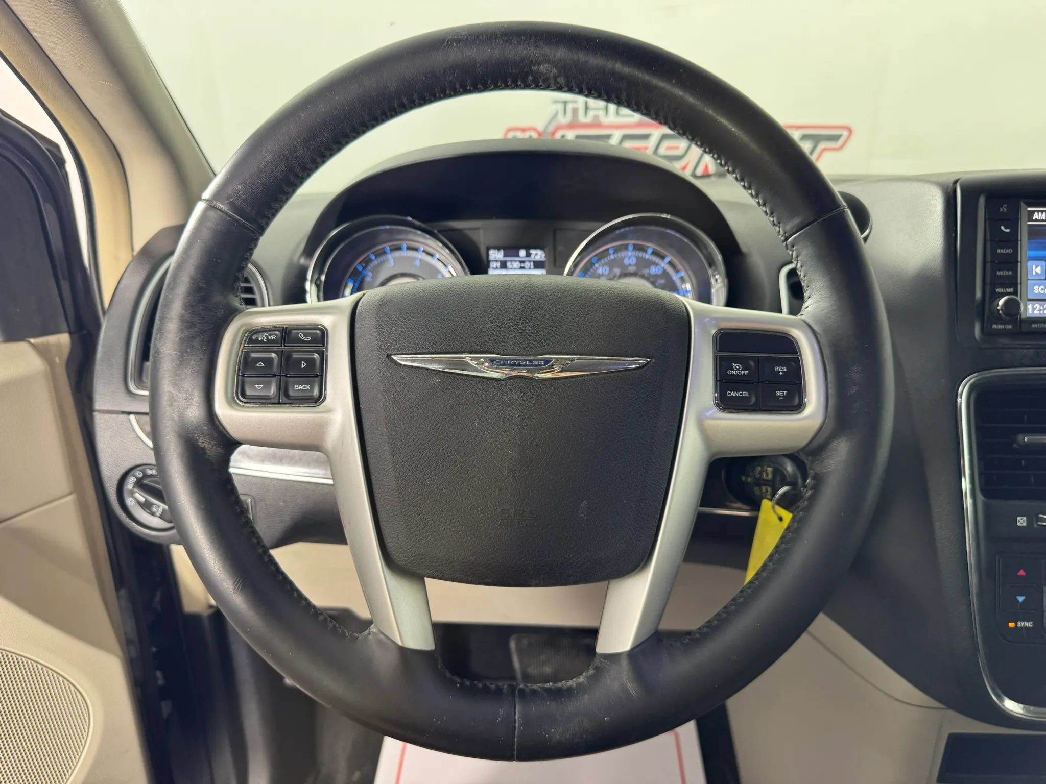 Used 2014 Chrysler Town & Country Touring-L w/ Driver Convenience Group FWD image 13
