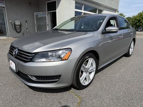 Used 2014 Volkswagen Passat 1.8T SE FWD image 3