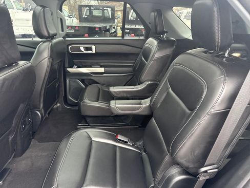 Used 2023 Ford Explorer XLT w/ Equipment Group 202A AWD/4WD image 17