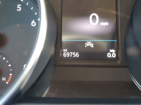 Used 2021 Volkswagen Tiguan SE image 17