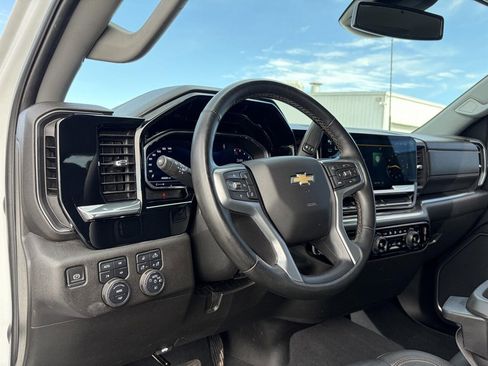 Used 2024 Chevrolet Silverado 2500 LTZ AWD/4WD image 17