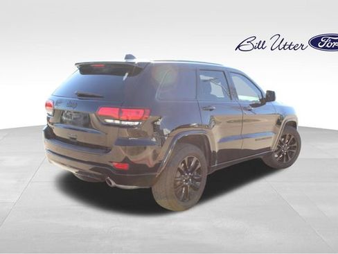 Used 2018 Jeep Grand Cherokee Altitude image 5