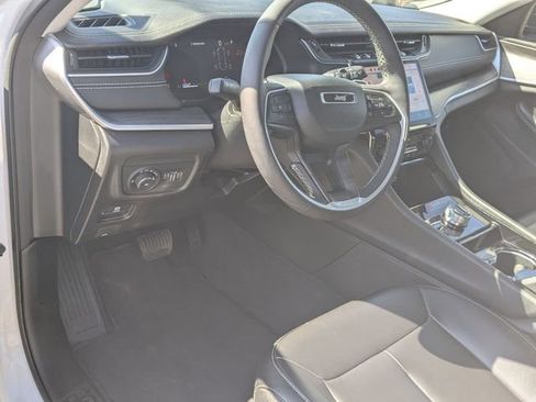 Used 2023 Jeep Grand Cherokee L Limited w/ Black Appearance Package image 11