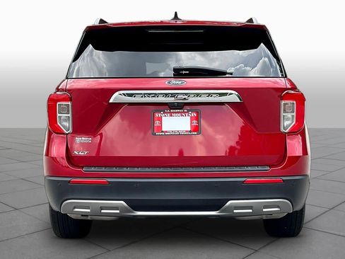 Used 2023 Ford Explorer XLT w/ Equipment Group 202A RWD image 9