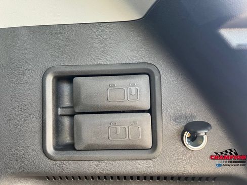 Used 2024 GMC Terrain SLE w/ Driver Convenience Package AWD/4WD image 16