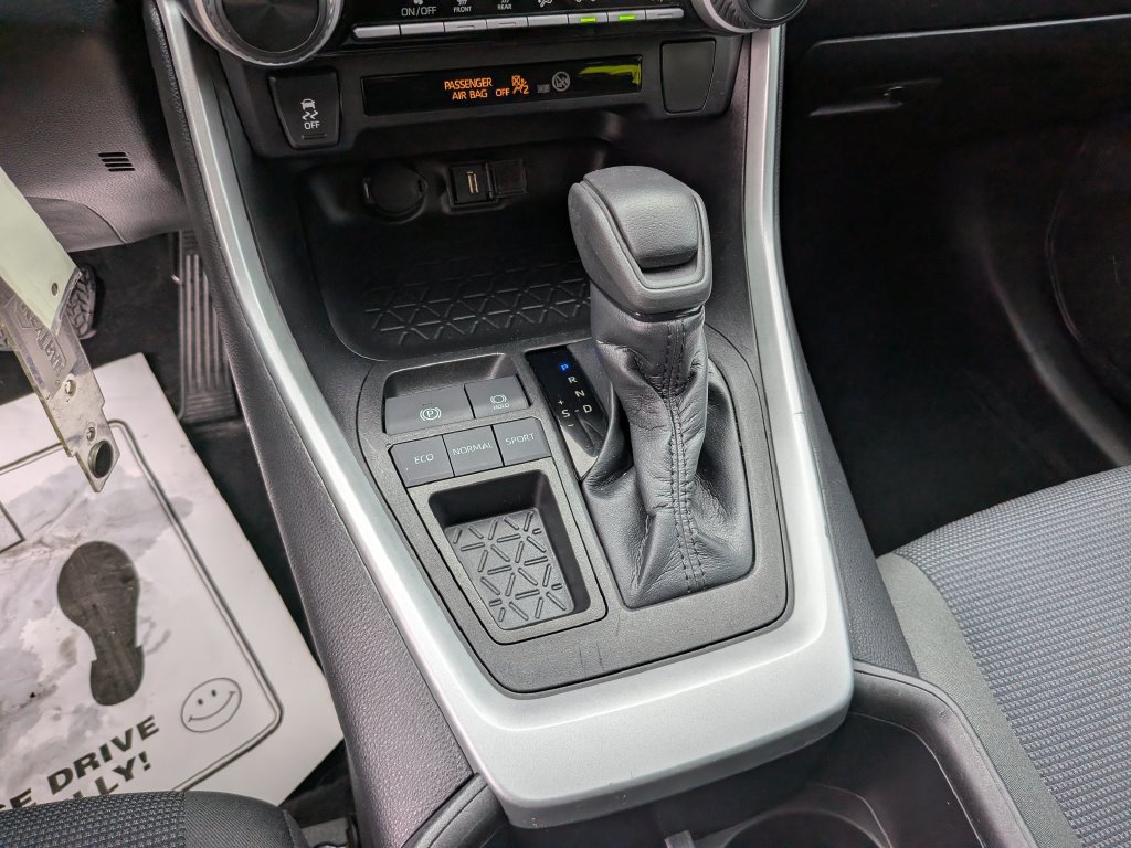 Used 2022 Toyota RAV4 LE FWD image 27