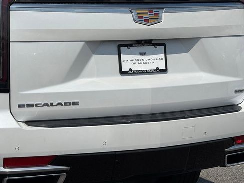 Used 2021 Cadillac Escalade Premium Luxury AWD/4WD image 9