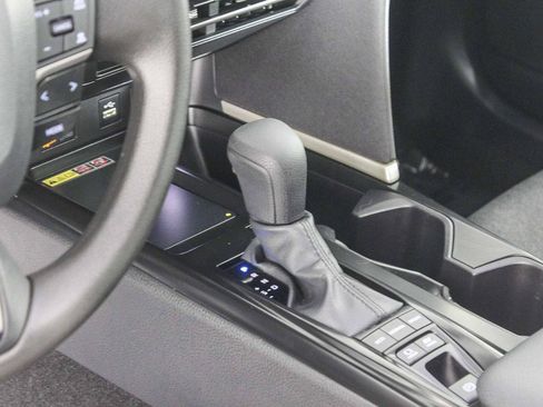 Used 2025 Toyota Camry LE w/ Convenience Package image 20