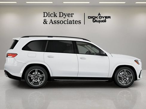 Used 2026 Mercedes-Benz GLS 450 4MATIC image 12