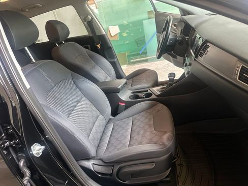 Used 2019 Kia Niro LX FWD image 34